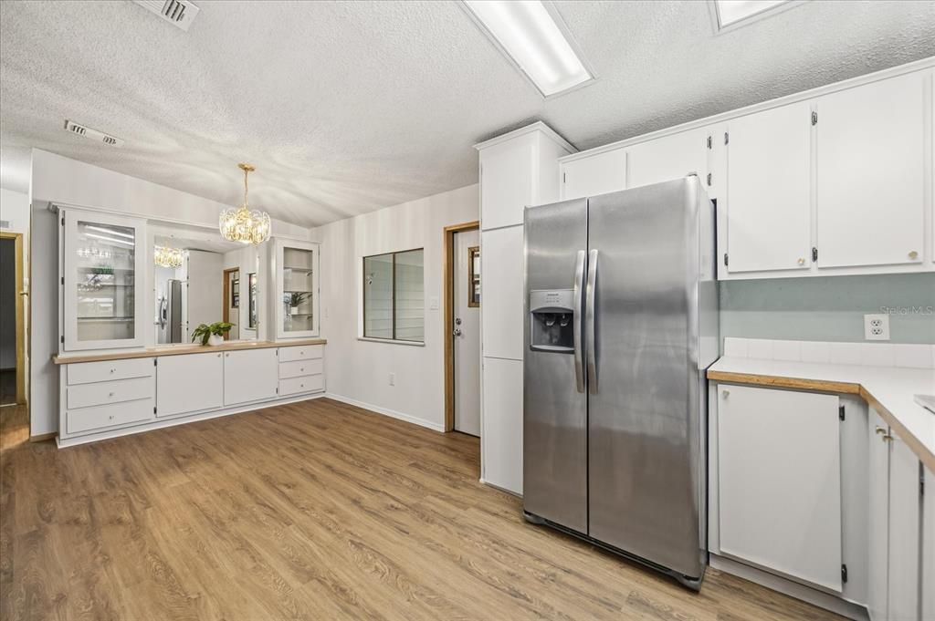 For Sale: $154,900 (2 beds, 2 baths, 1208 Square Feet)