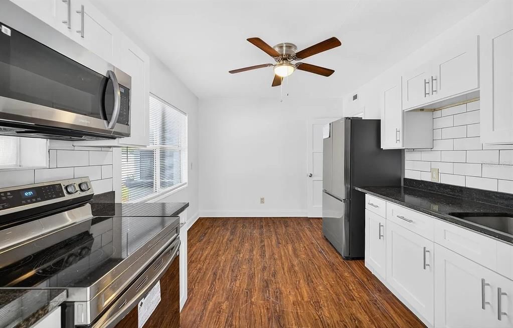 For Rent: $1,700 (1 beds, 1 baths, 1090 Square Feet)