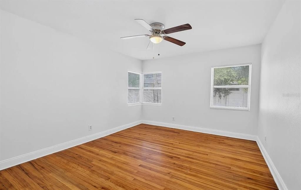 For Rent: $1,700 (1 beds, 1 baths, 1090 Square Feet)