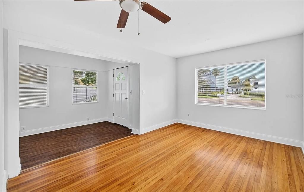 For Rent: $1,700 (1 beds, 1 baths, 1090 Square Feet)