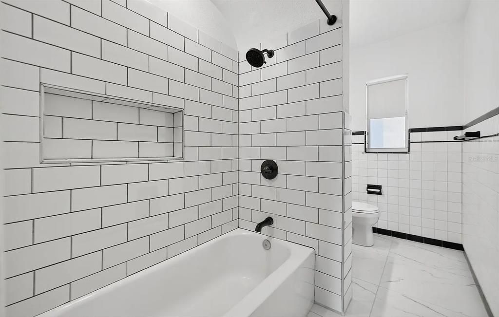 For Rent: $1,700 (1 beds, 1 baths, 1090 Square Feet)