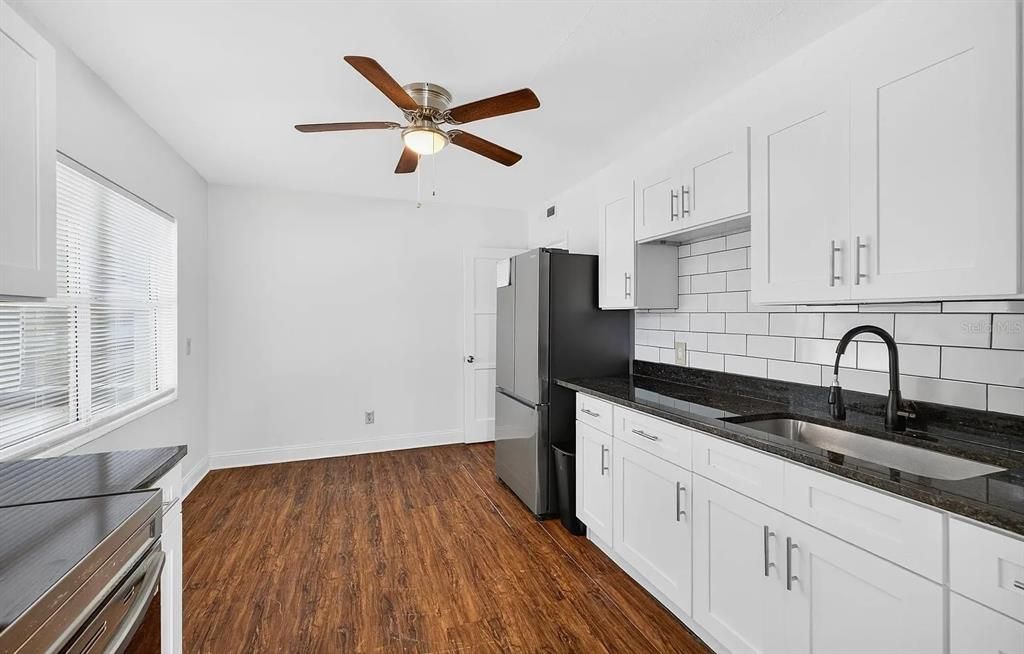 For Rent: $1,700 (1 beds, 1 baths, 1090 Square Feet)