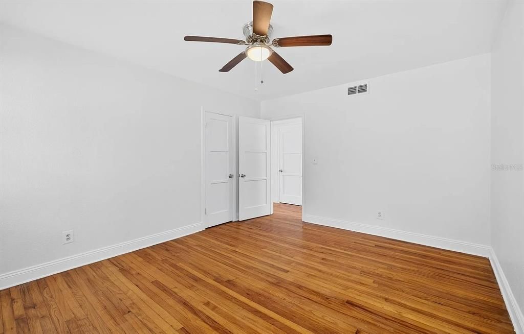 For Rent: $1,700 (1 beds, 1 baths, 1090 Square Feet)