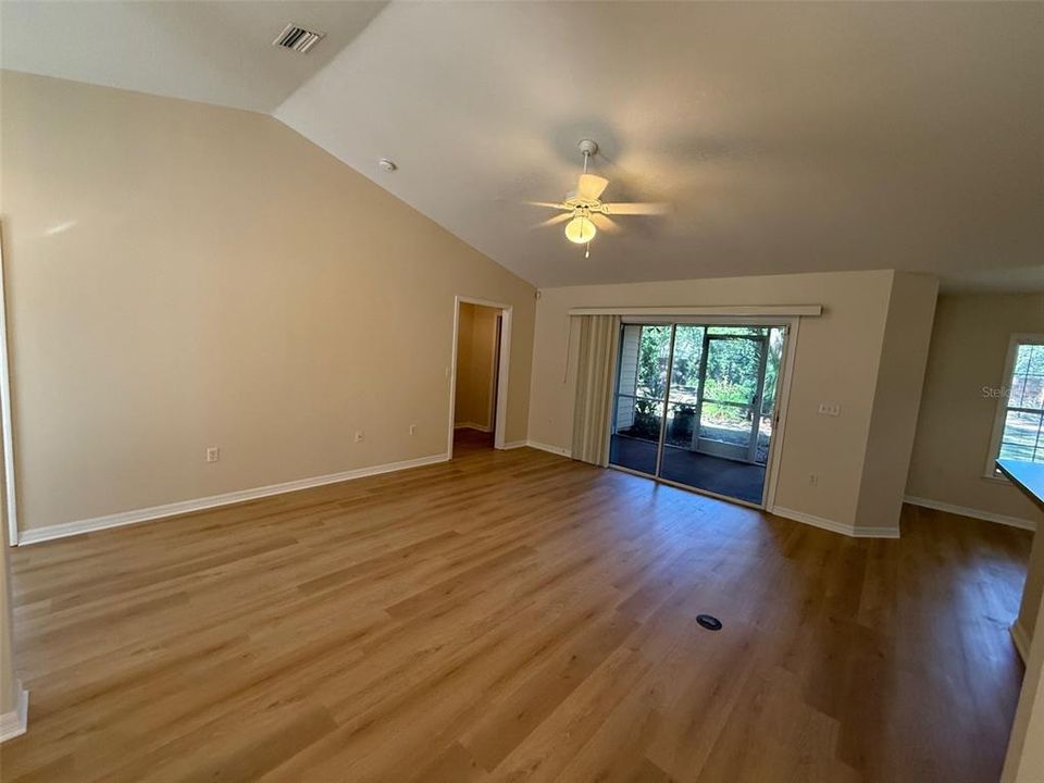 En Venta: $345,000 (3 camas, 2 baños, 1599 Pies cuadrados)