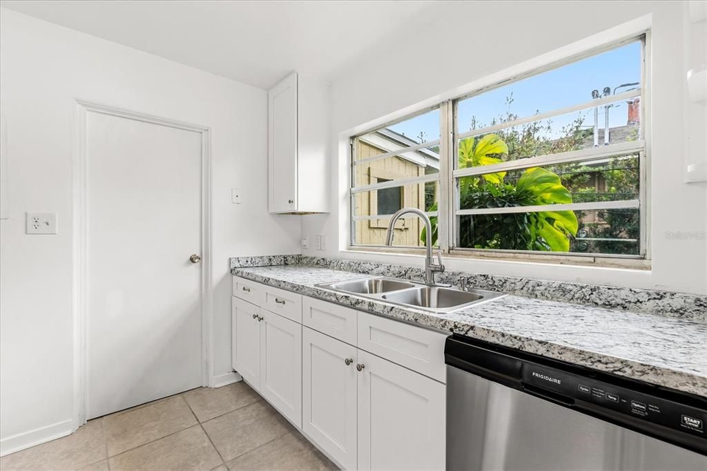 В аренду: $2,350 (3 спален, 2 ванн, 1502 Квадратных фут)