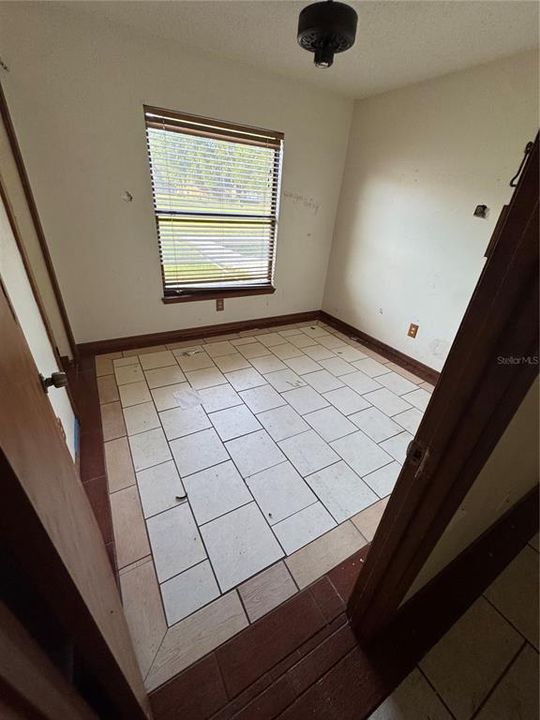 For Sale: $399,900 (5 beds, 3 baths, 2312 Square Feet)