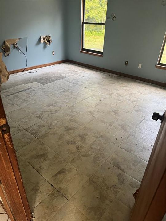 For Sale: $399,900 (5 beds, 3 baths, 2312 Square Feet)