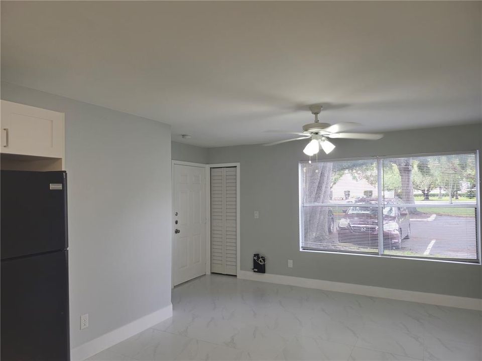 For Rent: $1,300 (1 beds, 1 baths, 560 Square Feet)