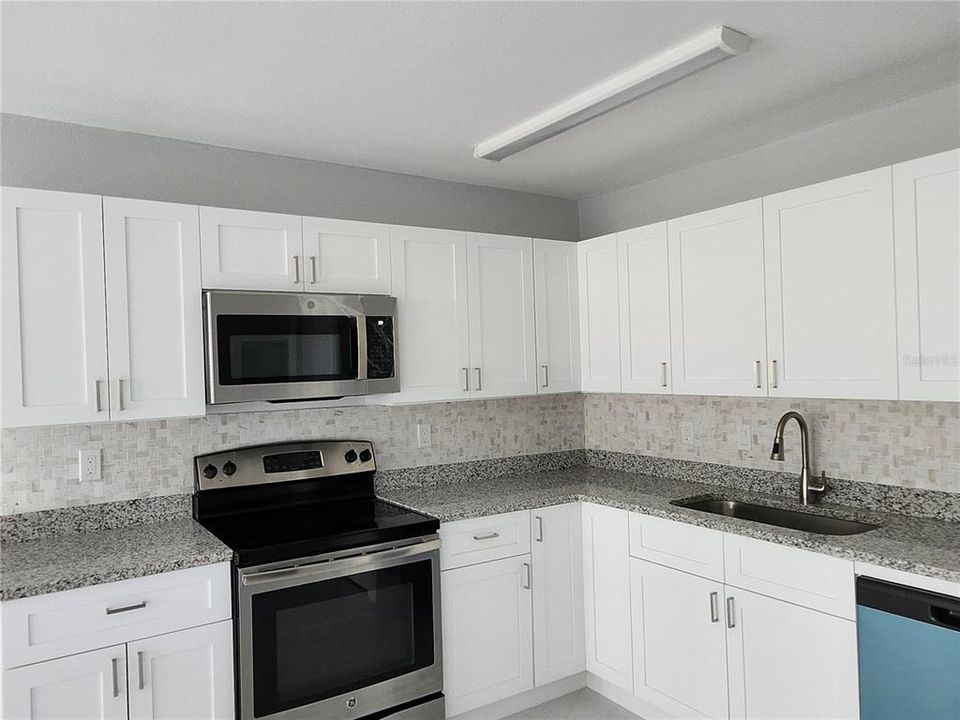 For Rent: $1,300 (1 beds, 1 baths, 560 Square Feet)