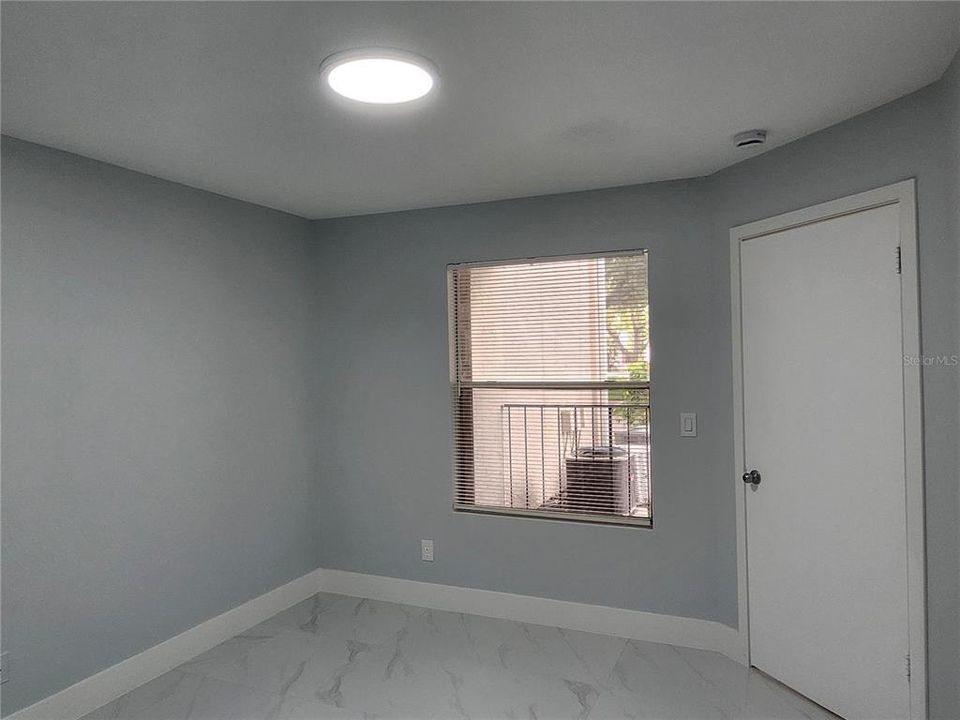 For Rent: $1,300 (1 beds, 1 baths, 560 Square Feet)