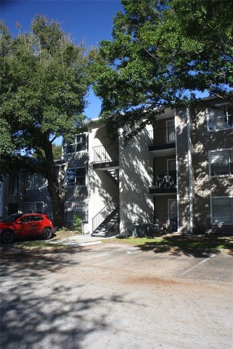 For Rent: $1,300 (1 beds, 1 baths, 560 Square Feet)