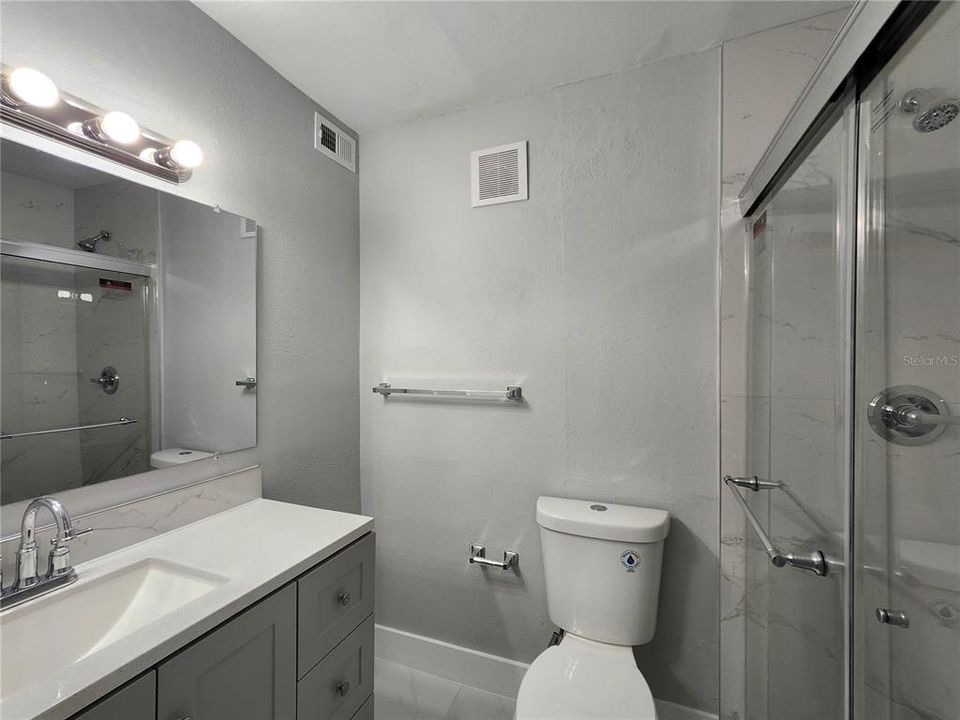 For Rent: $1,300 (1 beds, 1 baths, 560 Square Feet)