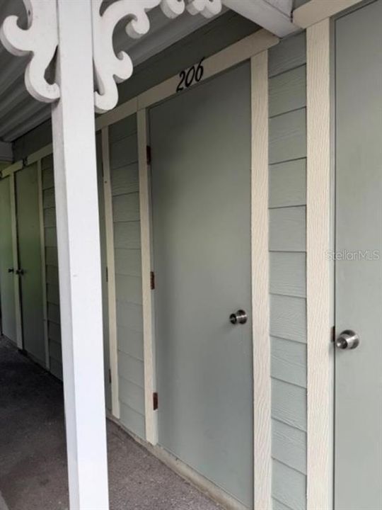 待售: $199,900 (2 贝兹, 2 浴室, 990 平方英尺)