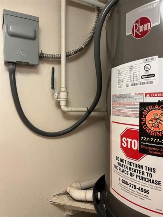 待售: $199,900 (2 贝兹, 2 浴室, 990 平方英尺)