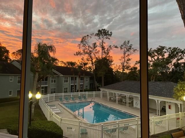 待售: $199,900 (2 贝兹, 2 浴室, 990 平方英尺)