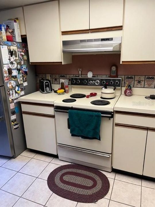 待售: $199,900 (2 贝兹, 2 浴室, 990 平方英尺)