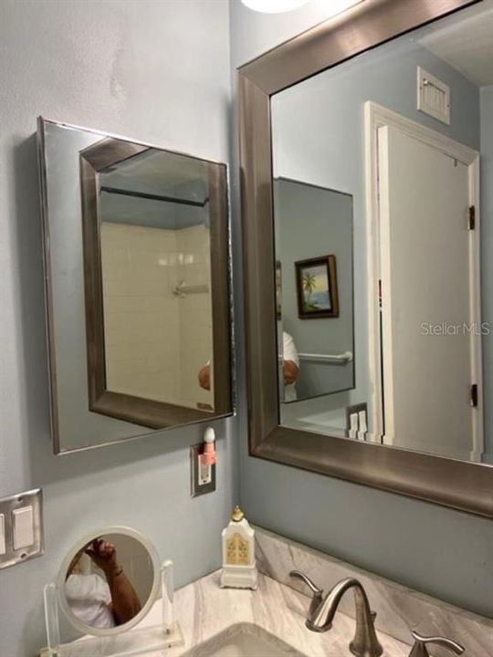 待售: $199,900 (2 贝兹, 2 浴室, 990 平方英尺)