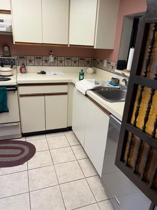 待售: $199,900 (2 贝兹, 2 浴室, 990 平方英尺)