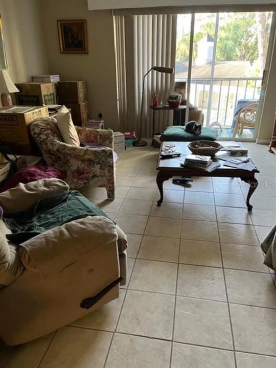 待售: $199,900 (2 贝兹, 2 浴室, 990 平方英尺)