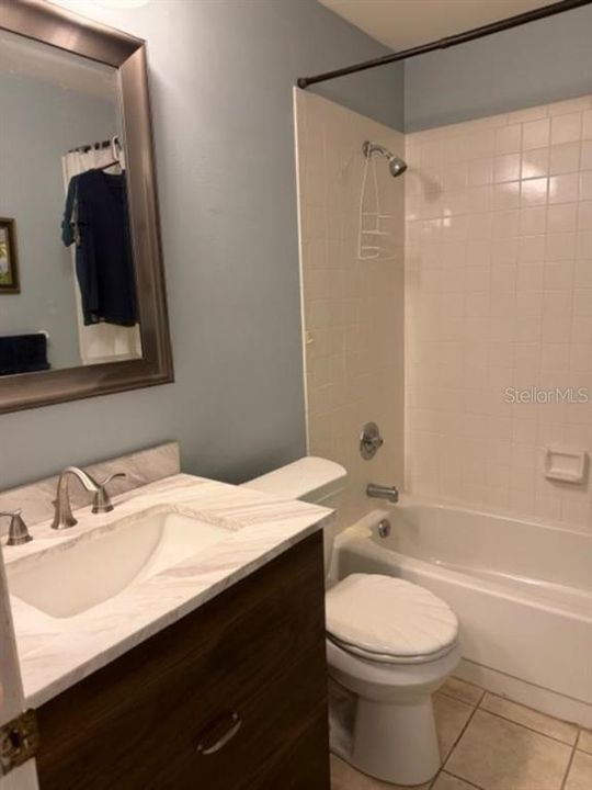 待售: $199,900 (2 贝兹, 2 浴室, 990 平方英尺)