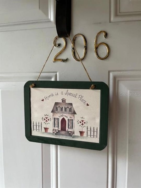 待售: $199,900 (2 贝兹, 2 浴室, 990 平方英尺)