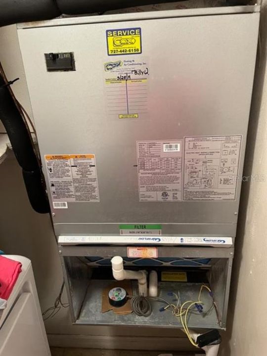 待售: $199,900 (2 贝兹, 2 浴室, 990 平方英尺)