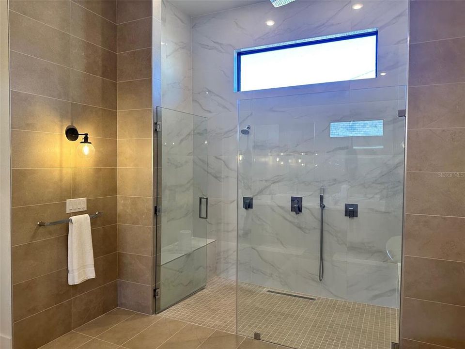 For Sale: $2,997,000 (5 beds, 6 baths, 4430 Square Feet)