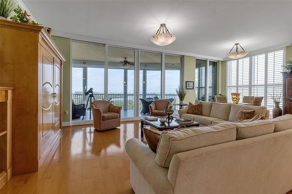 Active With Contract: $1,800,000 (3 beds, 3 baths, 2778 Square Feet)