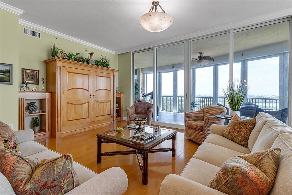 Active With Contract: $1,800,000 (3 beds, 3 baths, 2778 Square Feet)