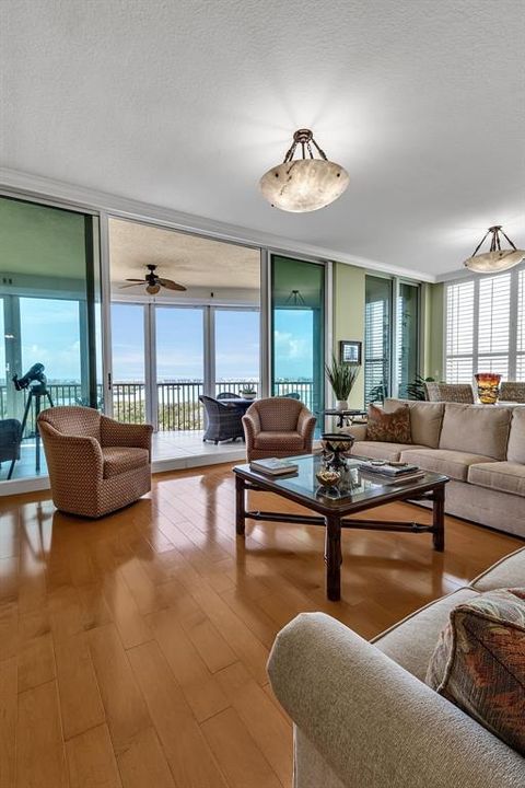 Active With Contract: $1,800,000 (3 beds, 3 baths, 2778 Square Feet)