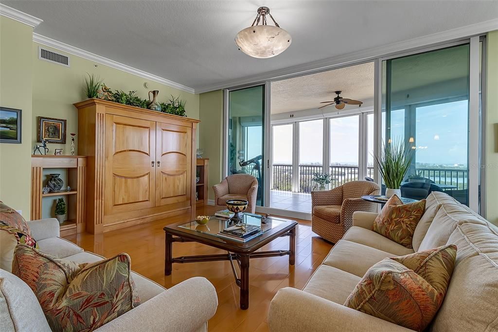 Active With Contract: $1,800,000 (3 beds, 3 baths, 2778 Square Feet)