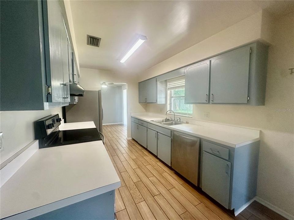 For Rent: $1,700 (3 beds, 2 baths, 1536 Square Feet)
