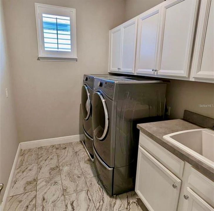 For Rent: $2,600 (3 beds, 2 baths, 2297 Square Feet)