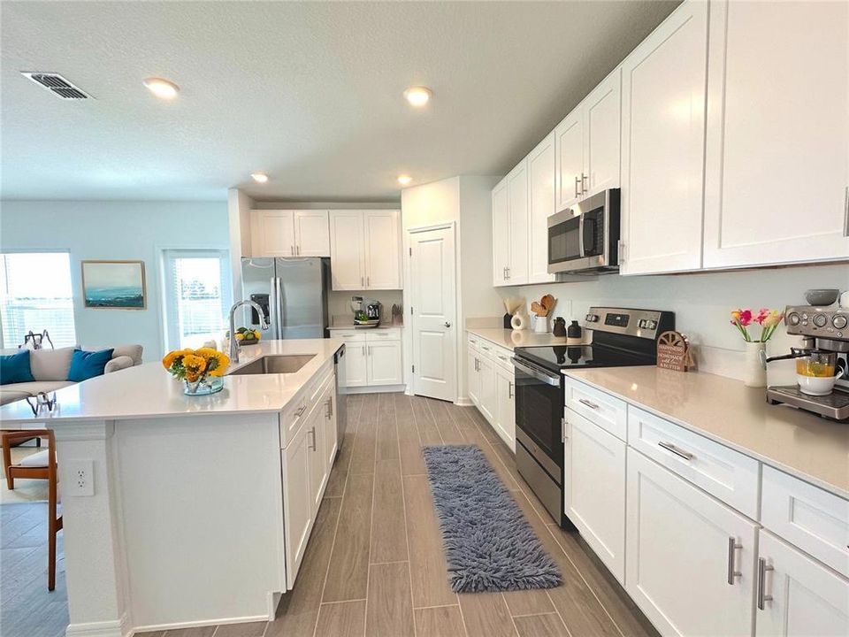 For Rent: $2,350 (5 beds, 2 baths, 2254 Square Feet)