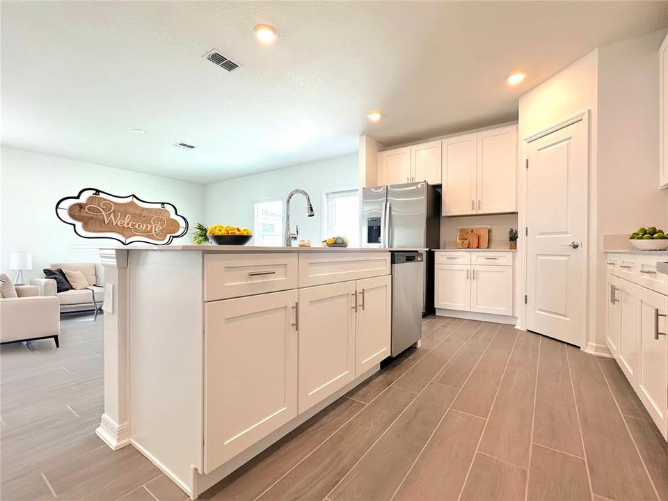 For Rent: $2,350 (5 beds, 2 baths, 2254 Square Feet)