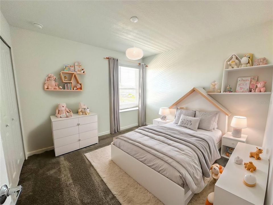 For Rent: $2,350 (5 beds, 2 baths, 2254 Square Feet)