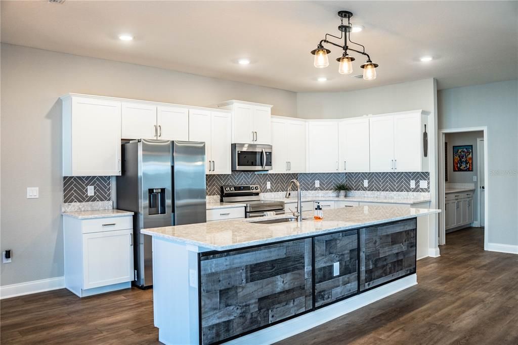 For Sale: $619,000 (4 beds, 3 baths, 2566 Square Feet)