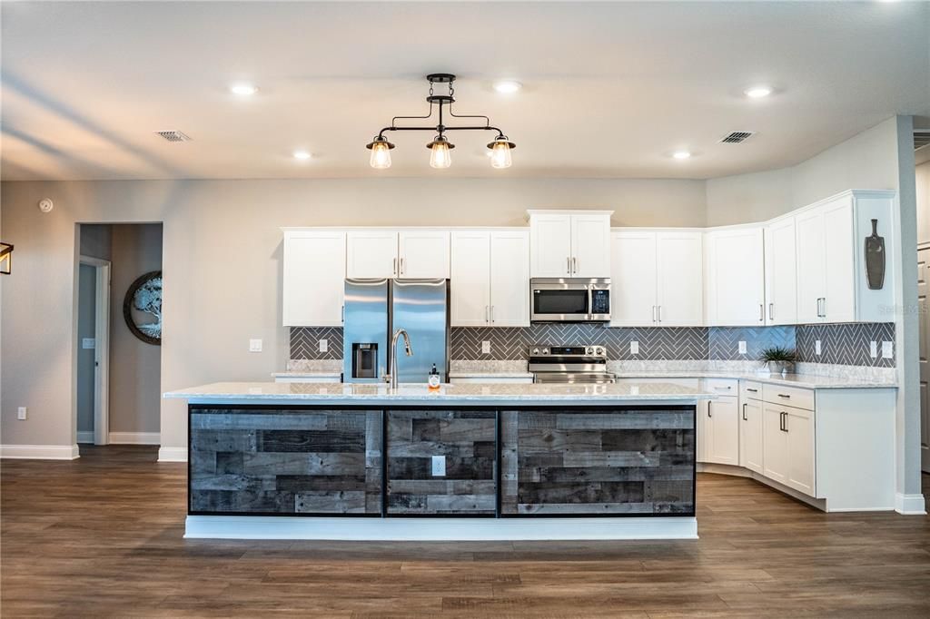 For Sale: $619,000 (4 beds, 3 baths, 2566 Square Feet)