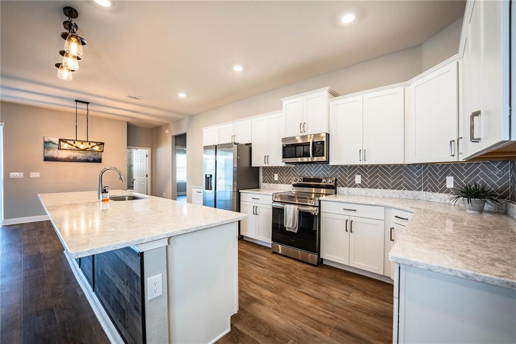 For Sale: $619,000 (4 beds, 3 baths, 2566 Square Feet)