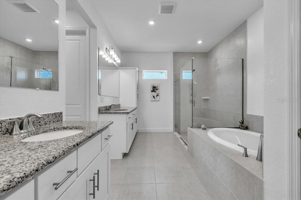 En Venta: $529,900 (4 camas, 3 baños, 3129 Pies cuadrados)