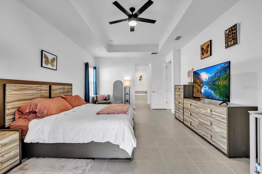 En Venta: $529,900 (4 camas, 3 baños, 3129 Pies cuadrados)