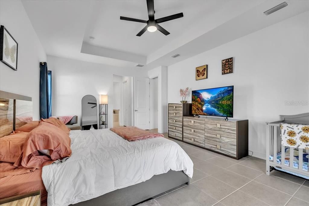 En Venta: $529,900 (4 camas, 3 baños, 3129 Pies cuadrados)