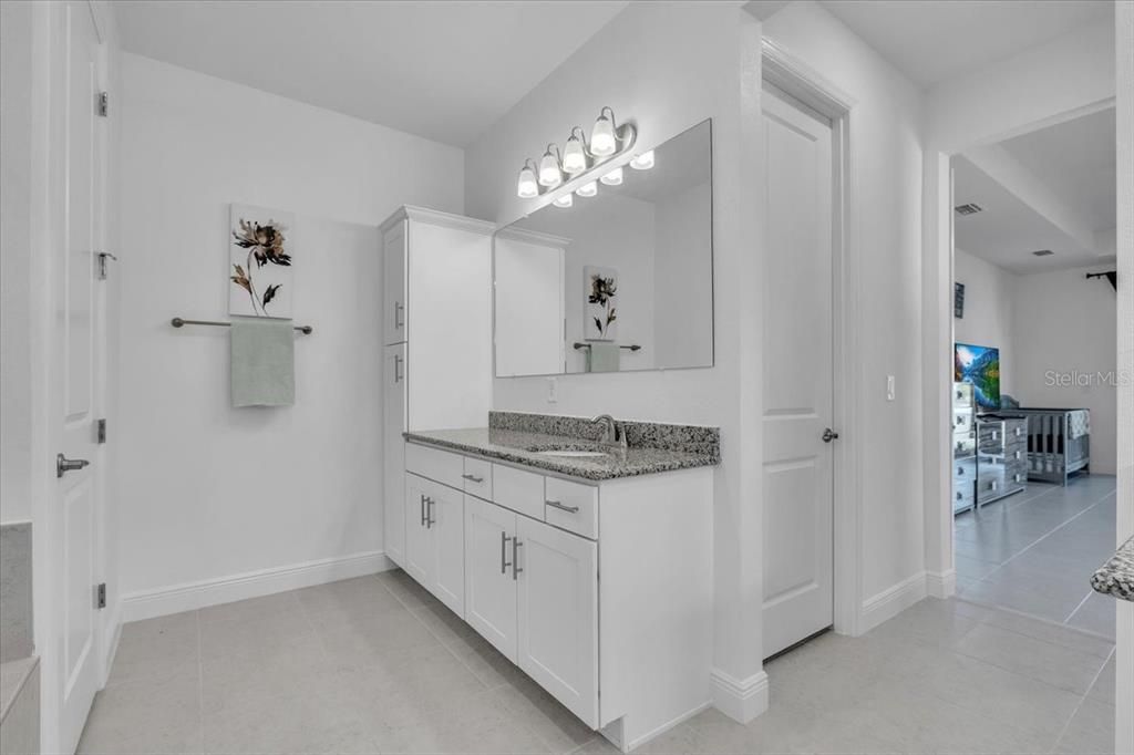 En Venta: $529,900 (4 camas, 3 baños, 3129 Pies cuadrados)