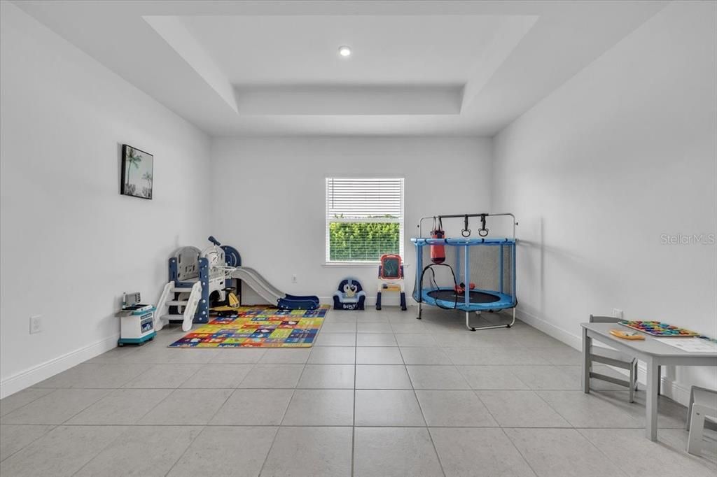 En Venta: $529,900 (4 camas, 3 baños, 3129 Pies cuadrados)