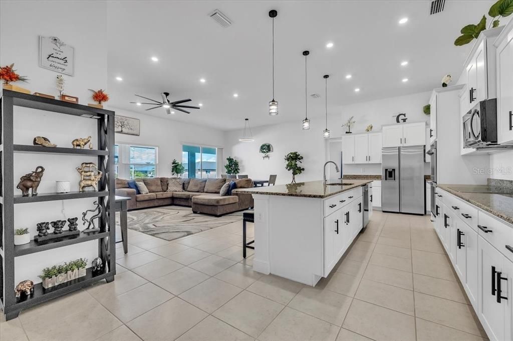 En Venta: $529,900 (4 camas, 3 baños, 3129 Pies cuadrados)