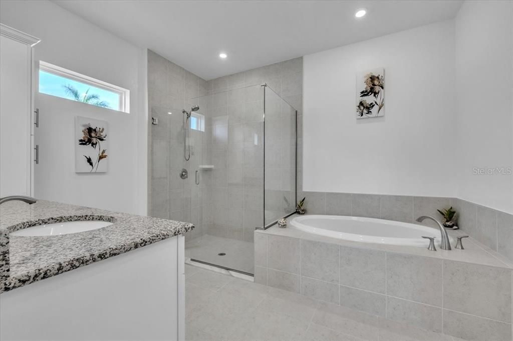 En Venta: $529,900 (4 camas, 3 baños, 3129 Pies cuadrados)