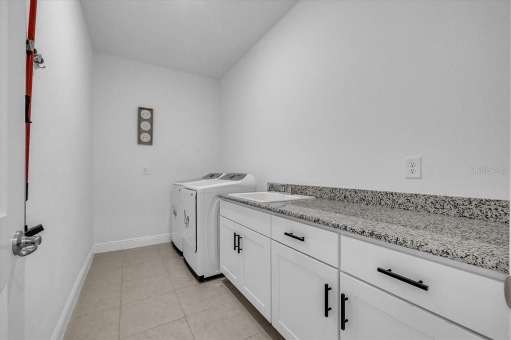 En Venta: $529,900 (4 camas, 3 baños, 3129 Pies cuadrados)