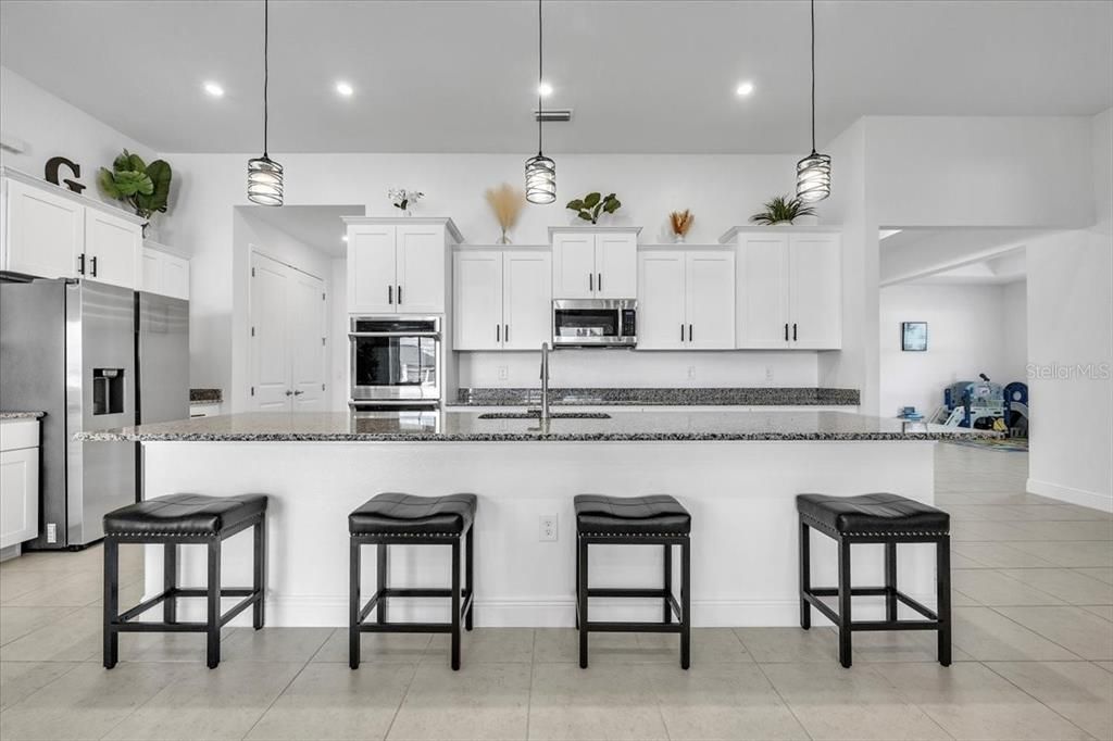 En Venta: $529,900 (4 camas, 3 baños, 3129 Pies cuadrados)