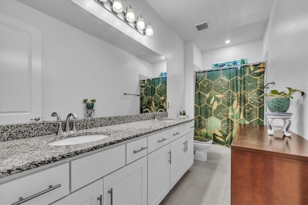 En Venta: $529,900 (4 camas, 3 baños, 3129 Pies cuadrados)