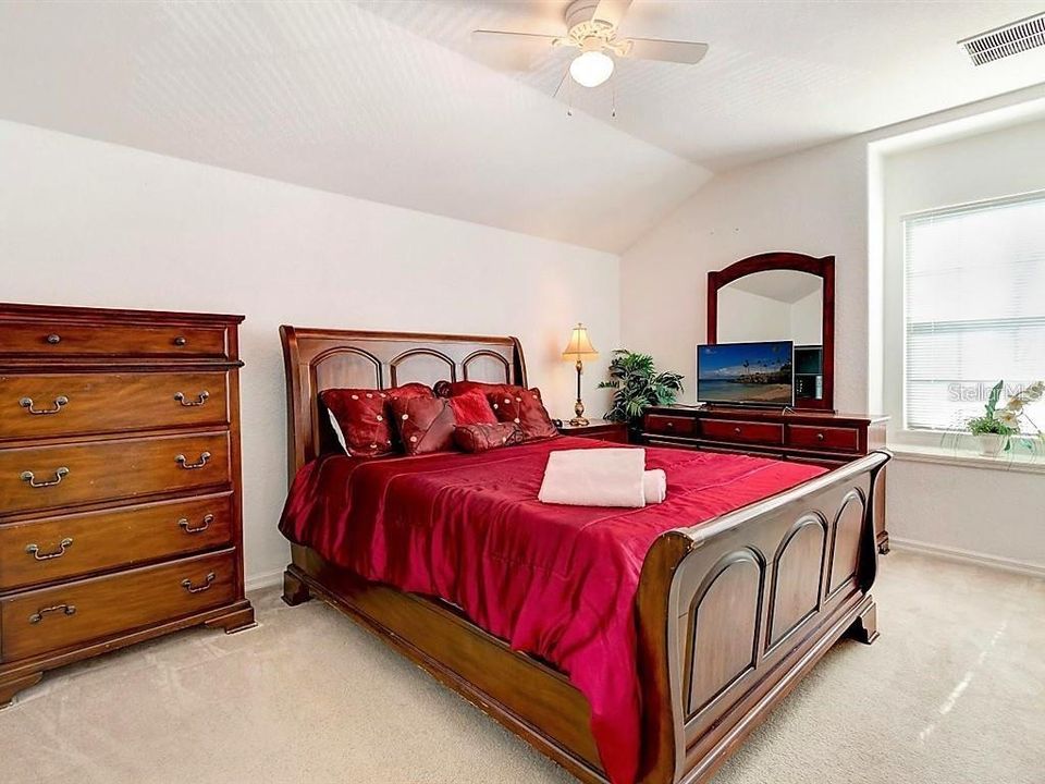 В аренду: $2,400 (5 спален, 3 ванн, 2488 Квадратных фут)